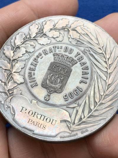 《竞宝斋》第484场 周日，周一，周二 3场连拍 （全场包邮）20级店铺 欢迎送拍 法国镀银铜章 巴黎城市劳动奖章 55.4克 50mm 铜标边铭