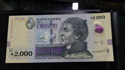 世界钱币～微拍第248期暨2026年第29期  少量老库存低价起拍 2021年乌拉圭2000比索 全新绝品无47尾号018