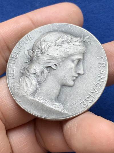 《竞宝斋》第484场 周日，周一，周二 3场连拍 （全场包邮）20级店铺 欢迎送拍 法国昂古莱姆国立音乐学校纪念银章 玛丽安娜女神头像 38.5克 41mm 丰饶角1银标