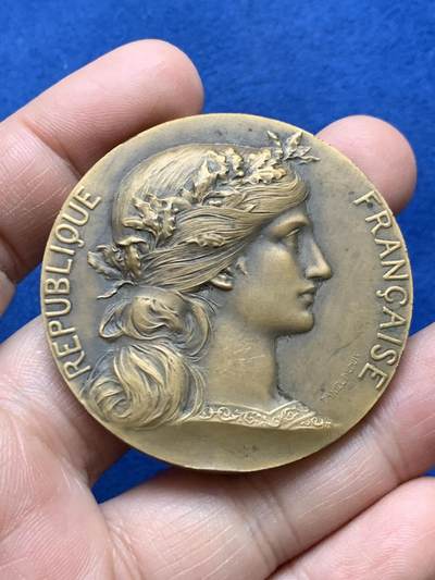 《竞宝斋》第484场 周日，周一，周二 3场连拍 （全场包邮）20级店铺 欢迎送拍 玛丽安娜女神铜章 60.4克 49.8mm 丰饶角铜标 带盒