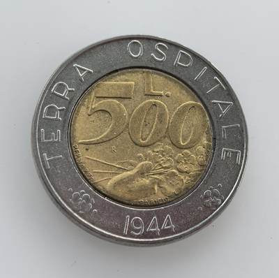 外国优质老铜币纪念币银币专场，周六晚上九点倒数截拍，满百包邮，节前出差在外，5月3日统一发货,可寄存半年，喜欢朋友微信扫描二维码可直接参拍 圣马力诺 1991 年500 里拉双金属币，纪念二战时该国作为 “好客之地” 收容难民的历史，背面为国徽与 “自由” 字样。