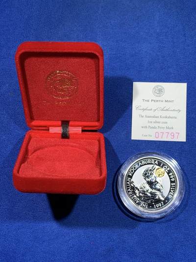 《竞宝斋》第484场 周日，周一，周二 3场连拍 （全场包邮）20级店铺 欢迎送拍 澳大利亚1997年笑翠鸟（带熊猫私印）1元带纯金私印银币  999银 1盎司 发行量1万5千枚 盒证全