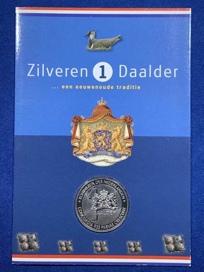 《竞宝斋》第484场 周日，周一，周二 3场连拍 （全场包邮）20级店铺 欢迎送拍 2001年荷兰1达勒银币 荷兰在欧元启用前发行的纪念币，主题是贝母花，重15克，925银，含银量13.875克