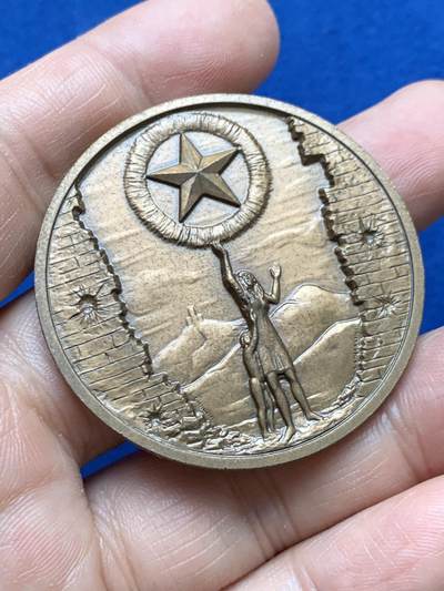 《竞宝斋》第484场 周日，周一，周二 3场连拍 （全场包邮）20级店铺 欢迎送拍 意大利伊莫拉市抵抗运动纪念章 36克 45.1mm 双面高浮雕