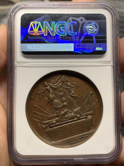 《竞宝斋》第484场 周日，周一，周二 3场连拍 （全场包邮）20级店铺 欢迎送拍 NGC MS63BN 英国1731年安妮女王逝世纪念大铜章，巧克力底板，高浮雕，雕刻细腻生动。稀少的英系早期大铜章，安妮女王头像的任何早期原铸都少见，63分首拍品种。加厚盒装