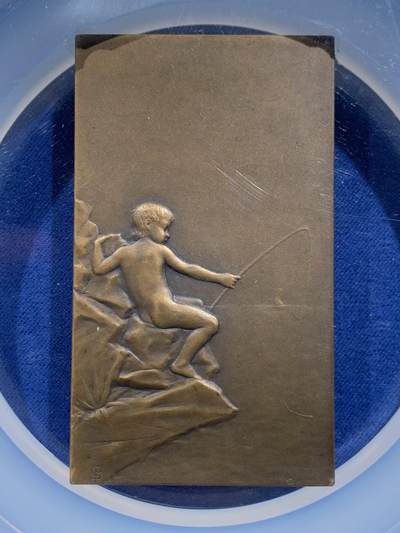 《竞宝斋》第484场 周日，周一，周二 3场连拍 （全场包邮）20级店铺 欢迎送拍 NGC MS64BN 法国新艺术时期溪边少女铜章 普吕多姆1904年 林间少女与垂钓童子 清凉章 高分好品 加大加厚盒