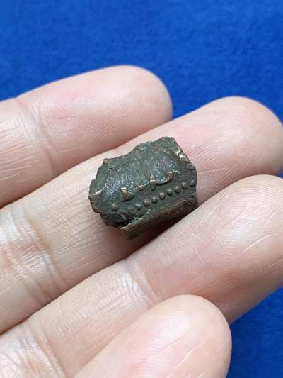 《竞宝斋》第484场 周日，周一，周二 3场连拍 （全场包邮）20级店铺 欢迎送拍 爪哇岛1805年巴达维亚共和国东印度1stuiver，重约：22.15克，超重版！（克书标准19.30克），1810年法属拿破仑荷兰王国时期1/2stuiver，重约：6.34克，剪切币。这类货币英文名称“邦克””，原料采用从日本进口的长铜条铸造的，铸有面值和日期。属于初级打制币类，不同时期2枚一组，少见品种！