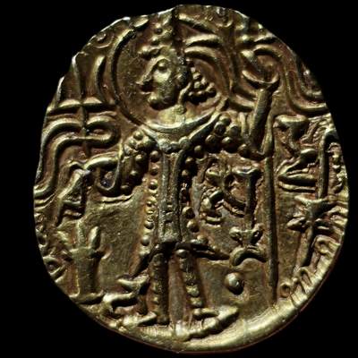 星盘世界钱币 5.2年度精品币大拍 一周年抽奖活动 典藏精品!贵霜帝国 · 夏迦（Shaka，约公元325–345年）金币第纳尔 品相：未流通（MS）采用简化贵霜币制，铸地不详。 正面：巴克特里亚文铭文模糊不清