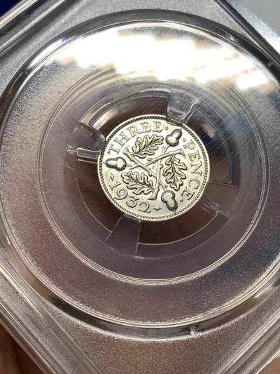 《竞宝斋》第484场 周日，周一，周二 3场连拍 （全场包邮）20级店铺 欢迎送拍 英国1932年乔治五世3便士银币