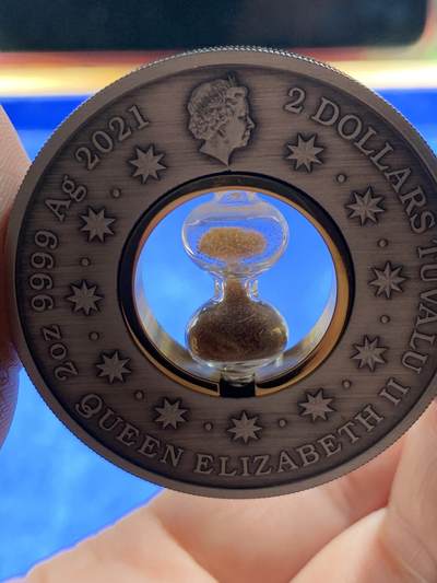 《竞宝斋》第484场 周日，周一，周二 3场连拍 （全场包邮）20级店铺 欢迎送拍 图瓦卢2021年沙漏2元 嵌沙漏仿古银币 2盎司 999银 发行量2500枚 盒证全 澳大利亚珀斯铸造