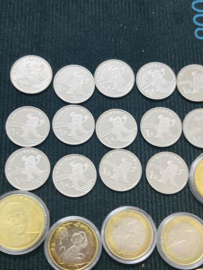 文馨钱币收藏第 303 场，【五一钱币荟，收藏盛宴】长期接代拍业务 全新中华人民共和国 生肖，事件，人物各种纪念币一元，五元，十元一组 38 枚