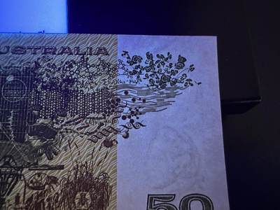 《外钞收藏家》第六百三十一期（五一假期场）（长期征集拍品、欢迎藏友们联系合作） 澳大利亚纸币版50元 2个签名 2张一起 全新 （其中1张有一些荧光反应，但背面没有，判断不是潮）