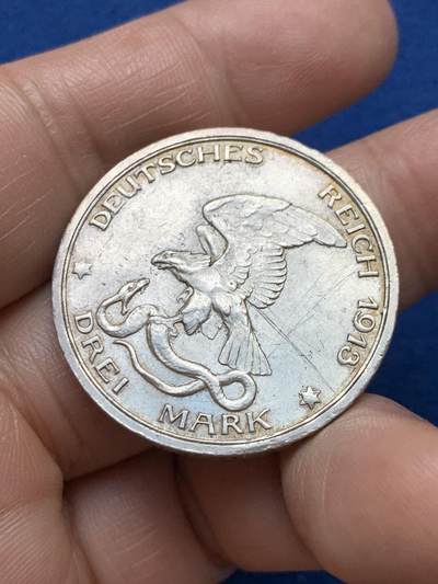 《竞宝斋》第484场 周日，周一，周二 3场连拍 （全场包邮）20级店铺 欢迎送拍 德国 1913年 普鲁士战胜拿破仑纪念3马克银币 双面光度非常好 可惜背面有划