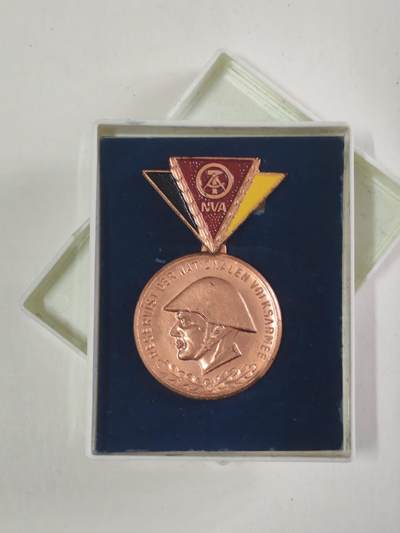 韵星假日军品类拍卖第56期  -- Rimey Holidays Militaria Auction 56 民主德国人民军预备役优秀服务奖章带原盒