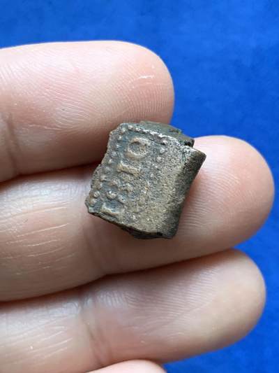 《竞宝斋》第484场 周日，周一，周二 3场连拍 （全场包邮）20级店铺 欢迎送拍 爪哇岛1805年巴达维亚共和国东印度1stuiver，重约：22.15克，超重版！（克书标准19.30克），1810年法属拿破仑荷兰王国时期1/2stuiver，重约：6.34克，剪切币。这类货币英文名称“邦克””，原料采用从日本进口的长铜条铸造的，铸有面值和日期。属于初级打制币类，不同时期2枚一组，少见品种！