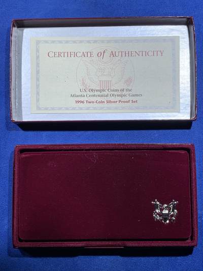 《竞宝斋》第484场 周日，周一，周二 3场连拍 （全场包邮）20级店铺 欢迎送拍 美国1996年亚特兰大百年奥运会系列-划船和跳高1美元2枚精制银币套 26.73克900银X2 盒证全