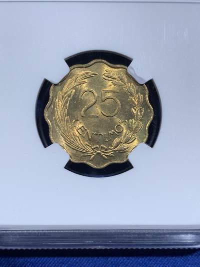 《竞宝斋》第484场 周日，周一，周二 3场连拍 （全场包邮）20级店铺 欢迎送拍 NGC MS64 巴拉圭1953年25分，UNC未流通稀少品相，季军分，比这枚更高分的仅13枚。