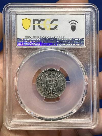 《竞宝斋》第484场 周日，周一，周二 3场连拍 （全场包邮）20级店铺 欢迎送拍 PCGS VFD 1736年墨西哥地球双柱1里亚尔银币 菲利普五世时期打制，双柱地球/西班牙国徽。Mo/M，墨西哥城打制，1736少见早期年份！状态如图，Ｐ盒VF98小面值不好保存，整体图案文字相对不错！