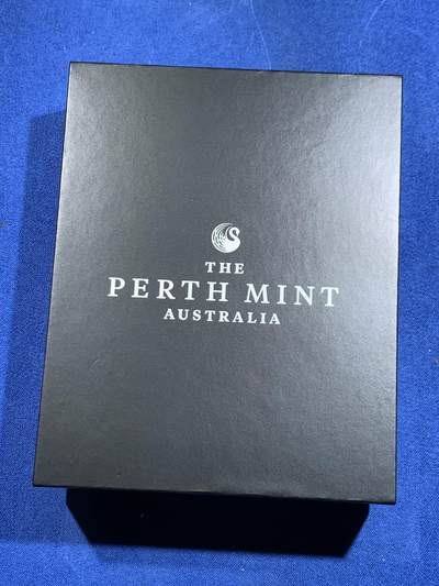 《竞宝斋》第484场 周日，周一，周二 3场连拍 （全场包邮）20级店铺 欢迎送拍 澳大利亚2019年8字系列-8字锦鲤2元仿古异形银币 2盎司999银 发行量3888枚 盒证全