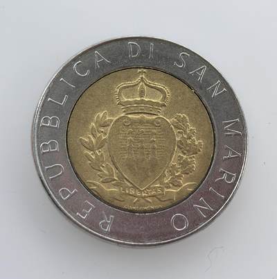 外国优质老铜币纪念币银币专场，周六晚上九点倒数截拍，满百包邮，节前出差在外，5月3日统一发货,可寄存半年，喜欢朋友微信扫描二维码可直接参拍 圣马力诺 1987 年500 里拉双金属流通币，币面展示了标志性的三塔与国徽，是该国里拉时代的法定货币。