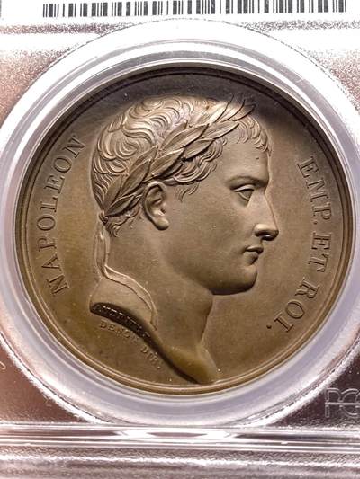 《竞宝斋》第484场 周日，周一，周二 3场连拍 （全场包邮）20级店铺 欢迎送拍 PCGS SP64 亚军分 法国1806年拿破仑进占柏林勃兰登堡门原铸铜章 巴黎造币厂极美巧克力包浆 纪念拿破仑神话版18天攻进柏林 著名的德意志象征细节刻画细腻 珍稀品种 仅一枚65分更高 加厚盒