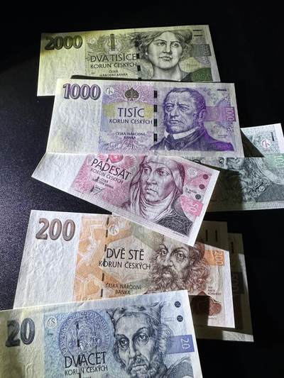 《外钞收藏家》第六百三十一期（五一假期场）（长期征集拍品、欢迎藏友们联系合作） 捷克20-2000克朗 7张一起 全新UNC