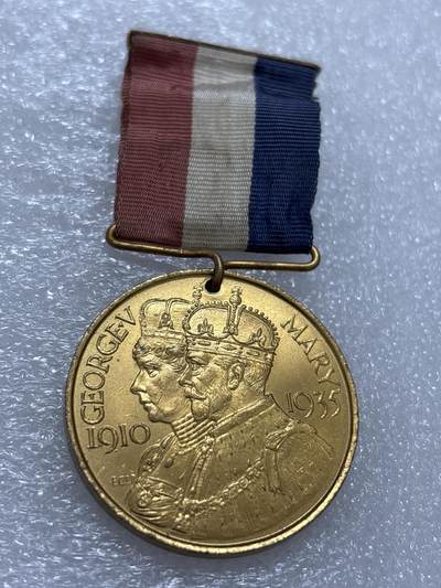 文馨钱币收藏第 302 场，国外回流老铜币，中东阿拉伯地区，拉美等国货币，30 号 1 号二连拍，长期接代拍业务，预计 4 月 4-5 号发货 近乎未使用，1910-1935 年英国乔治五世银禧纪念章