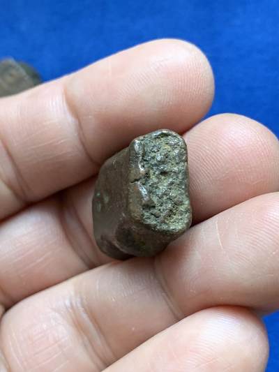 《竞宝斋》第484场 周日，周一，周二 3场连拍 （全场包邮）20级店铺 欢迎送拍 爪哇岛1805年巴达维亚共和国东印度1stuiver，重约：22.15克，超重版！（克书标准19.30克），1810年法属拿破仑荷兰王国时期1/2stuiver，重约：6.34克，剪切币。这类货币英文名称“邦克””，原料采用从日本进口的长铜条铸造的，铸有面值和日期。属于初级打制币类，不同时期2枚一组，少见品种！