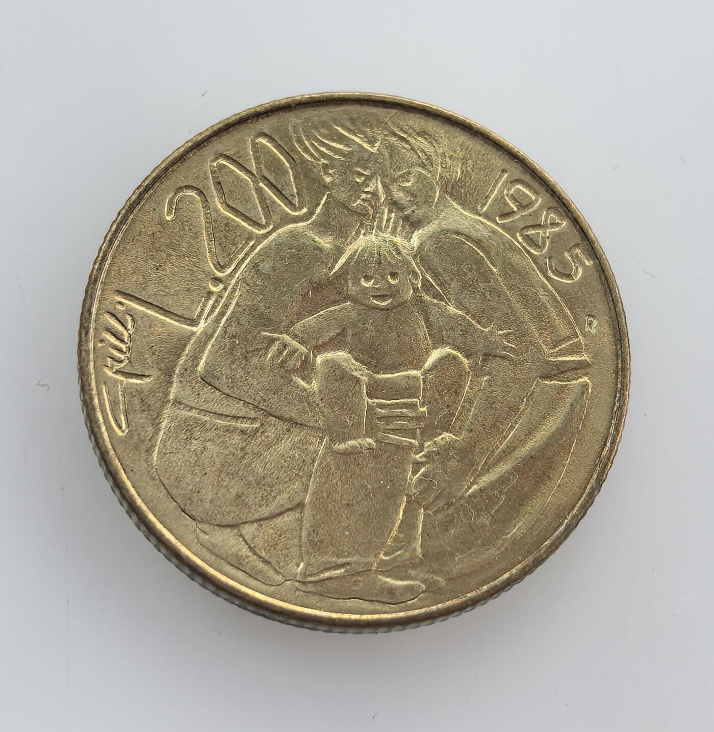 外国优质老铜币纪念币银币专场，周六晚上九点倒数截拍，满百包邮，节前出差在外，5月3日统一发货,可寄存半年，喜欢朋友微信扫描二维码可直接参拍