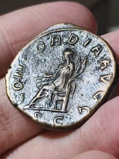 星盘世界钱币 5.2年度精品币大拍 一周年抽奖活动 传世极品赛斯特提大铜！罗马帝国 公元244-249年打制于罗马 奥塔西莉娅·塞维拉塞斯特斯大铜币。她是阿拉伯人菲利普的皇后。此类三世纪危机赛斯特提相当少见