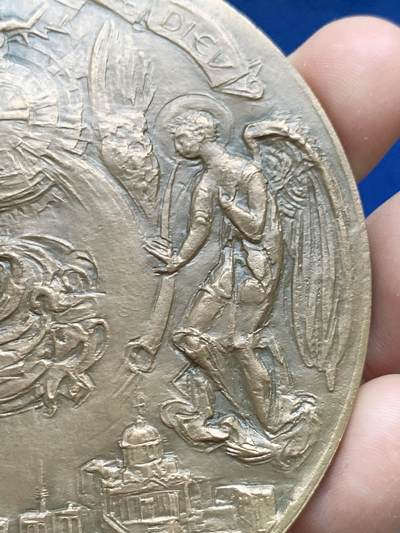 《竞宝斋》第484场 周日，周一，周二 3场连拍 （全场包邮）20级店铺 欢迎送拍 名家名作法国雕塑家阿纳斯塔斯（格列高利）大铜章 289克 89.5mm 1976 丰饶角铜标