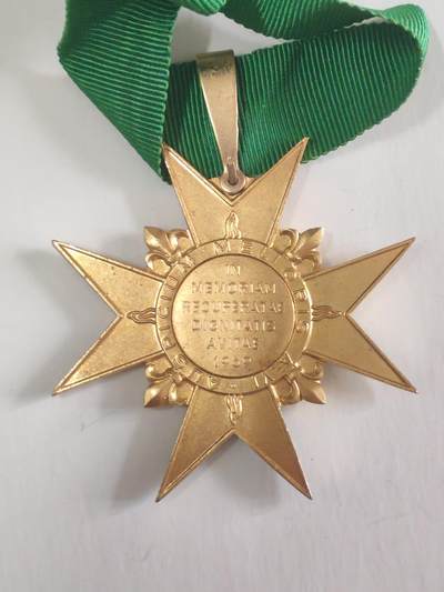 韵星假日军品类拍卖第56期  -- Rimey Holidays Militaria Auction 56 法兰西第五共和国指挥官级圣灵骑士团勋章 历史悠久 为国际骑士团第五共和国60年代版本 铜镀金好品 品相很好 （法兰西王国圣灵平替） 