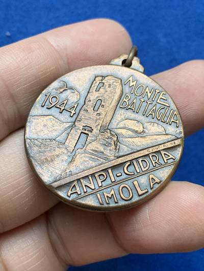 《竞宝斋》第484场 周日，周一，周二 3场连拍 （全场包邮）20级店铺 欢迎送拍 意大利蒙特巴塔利亚战役纪念章 20.4克 35.4mm