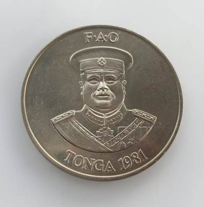 外国优质老铜币纪念币银币专场，周六晚上九点倒数截拍，满百包邮，节前出差在外，5月3日统一发货,可寄存半年，喜欢朋友微信扫描二维码可直接参拍 汤加1981年2潘加 FAO 世界粮食日大型纪念币，正面为国王图普四世，背面以畜禽图案呼应粮农组织号召，彰显对粮食安全的重视。