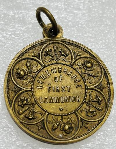 文馨钱币收藏第 302 场，国外回流老铜币，中东阿拉伯地区，拉美等国货币，30 号 1 号二连拍，长期接代拍业务，预计 4 月 4-5 号发货 天主教纪念章，参考价 15-50 美刀，详情看图介绍