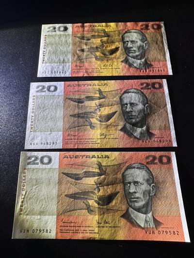 《外钞收藏家》第六百三十一期（五一假期场）（长期征集拍品、欢迎藏友们联系合作） 澳大利亚纸币版20元 不同签名3张 1张全新 2张AU