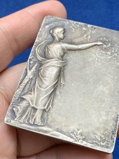 《竞宝斋》第484场 周日，周一，周二 3场连拍 （全场包邮）20级店铺 欢迎送拍 法国沙特尔储蓄银行方型纪念银章 67.8克 45.6*59.5mm 野猪头银标