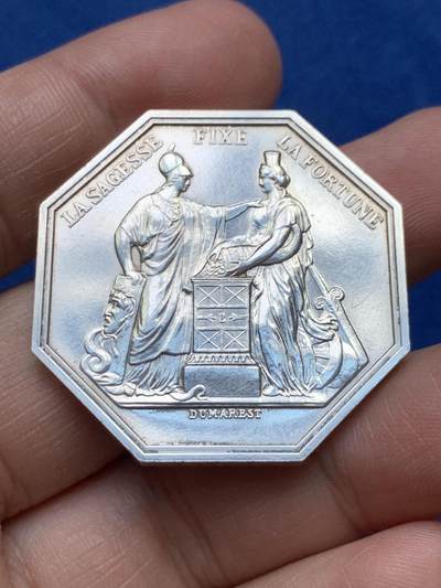 《竞宝斋》第484场 周日，周一，周二 3场连拍 （全场包邮）20级店铺 欢迎送拍 法兰西银行八角银质代币 带925银标 29克 37mm 光边 带盒