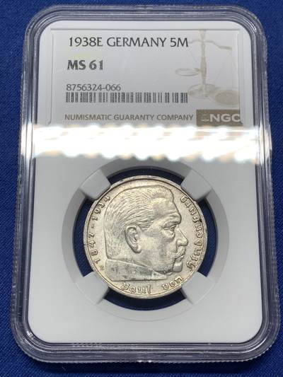 《竞宝斋》第484场 周日，周一，周二 3场连拍 （全场包邮）20级店铺 欢迎送拍 NGC MS61 德国1938-E五马克银币，克书中最少的一个年份厂别，难得遇到