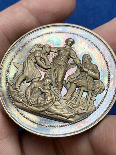 《竞宝斋》第484场 周日，周一，周二 3场连拍 （全场包邮）20级店铺 欢迎送拍 名家名作 法国铁路雇员与工人兄弟会纪念镀金大银章 44克 46.4mm 菱形银标 带盒