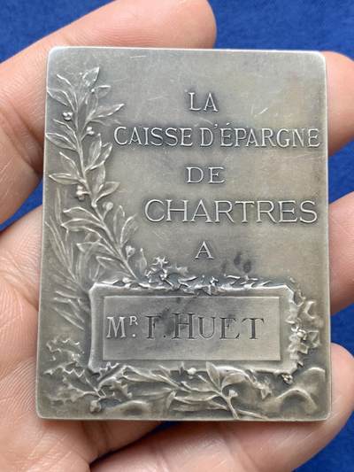 《竞宝斋》第484场 周日，周一，周二 3场连拍 （全场包邮）20级店铺 欢迎送拍 法国沙特尔储蓄银行方型纪念银章 67.8克 45.6*59.5mm 野猪头银标