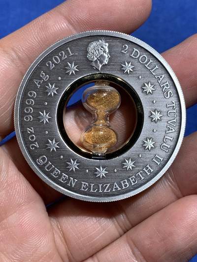 《竞宝斋》第484场 周日，周一，周二 3场连拍 （全场包邮）20级店铺 欢迎送拍 图瓦卢2021年沙漏2元 嵌沙漏仿古银币 2盎司 999银 发行量2500枚 盒证全 澳大利亚珀斯铸造