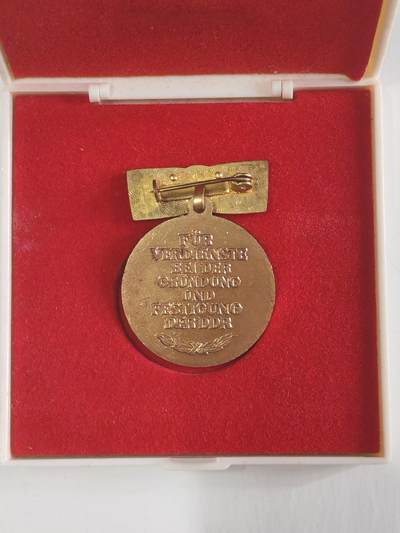 韵星假日军品类拍卖第56期  -- Rimey Holidays Militaria Auction 56 民主德国成立三十周年纪念奖章带原盒