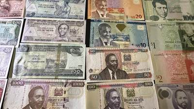 《外钞收藏家》第六百三十一期（五一假期场）（长期征集拍品、欢迎藏友们联系合作） 塞拉利郎、利比里亚、肯尼亚、纳米比亚等国家一起 25张一起 基本都是全新 个别有小瑕疵