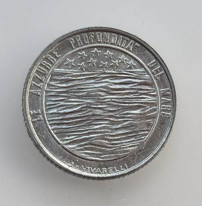 外国优质老铜币纪念币银币专场，周六晚上九点倒数截拍，满百包邮，节前出差在外，5月3日统一发货,可寄存半年，喜欢朋友微信扫描二维码可直接参拍 圣马力诺1977年漫天星河2 里拉，以三塔国徽与海洋主题图案，展现小国风貌。