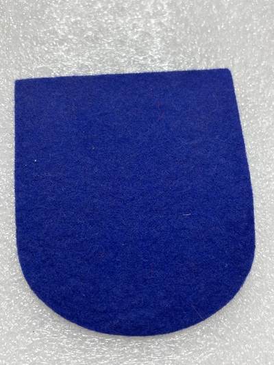 文馨钱币收藏第 302 场，国外回流老铜币，中东阿拉伯地区，拉美等国货币，30 号 1 号二连拍，长期接代拍业务，预计 4 月 4-5 号发货 朗利特（Longleat）的刺绣徽章/布章。 徽章上的文字显示： •  LONGLEAT — 朗利特，英国威尔特郡著名的庄园和野生动物园 •  THE LIONS OF LONGLEAT — 