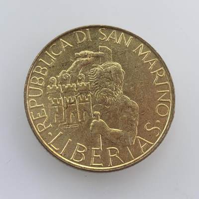 外国优质老铜币纪念币银币专场，周六晚上九点倒数截拍，满百包邮，节前出差在外，5月3日统一发货,可寄存半年，喜欢朋友微信扫描二维码可直接参拍 圣马力诺1994年劳动者200 里拉 FAO 纪念币，主题为农业劳作，背面持锤形象搭配国名与 “自由” 字样，呼应粮农组织抗饥饿主题。