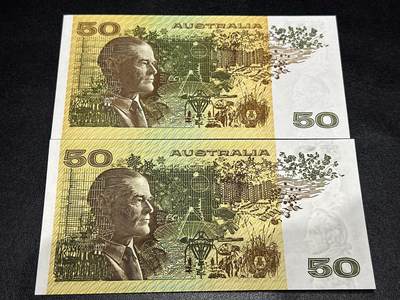 《外钞收藏家》第六百三十一期（五一假期场）（长期征集拍品、欢迎藏友们联系合作） 澳大利亚纸币版50元 2个签名 2张一起 全新 （其中1张有一些荧光反应，但背面没有，判断不是潮）