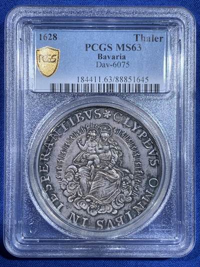 《竞宝斋》第484场 周日，周一，周二 3场连拍 （全场包邮）20级店铺 欢迎送拍 唯一冠军分 PCGS MS63 巴伐利亚1628年马克西米连一世银币 抱婴大泰勒银币 将近400年的出厂状态 加厚盒