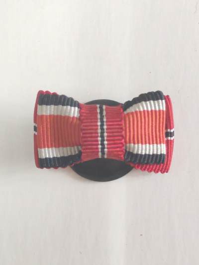 韵星假日军品类拍卖第56期  -- Rimey Holidays Militaria Auction 56 德意志第三帝国（nazi德国）铁十字勋章 东线战役（冻肉）纽扣蝴蝶勋略一套 好品